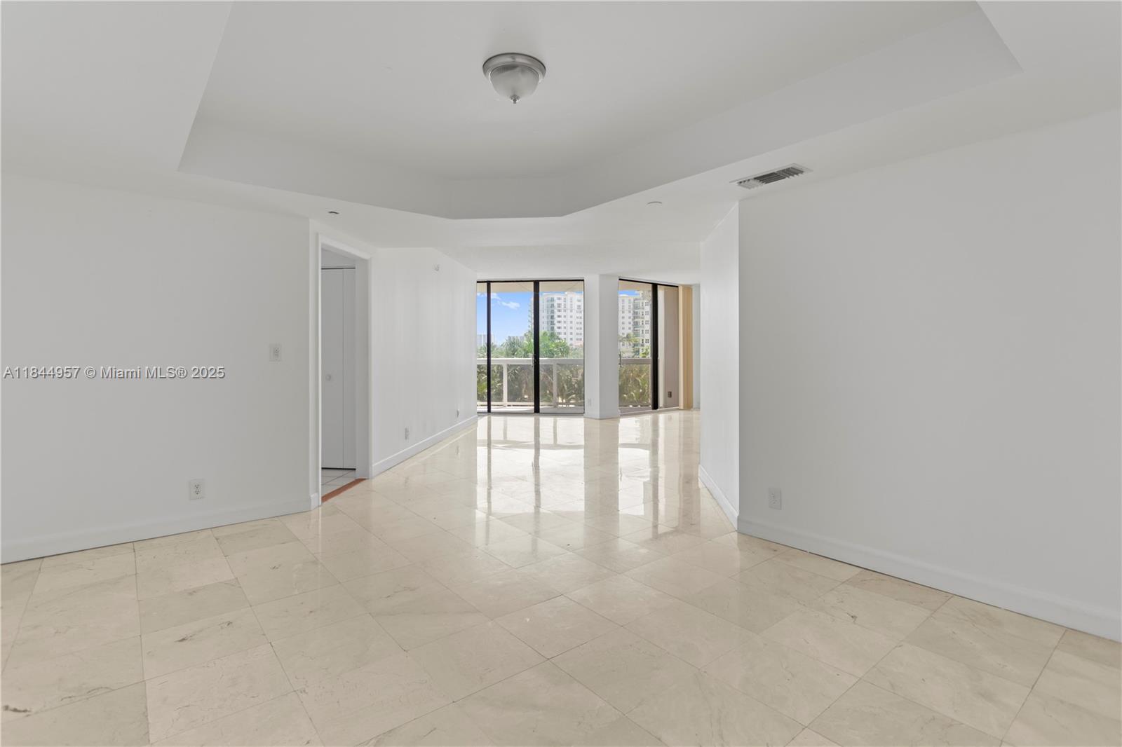 20185 E Country Club Dr 502