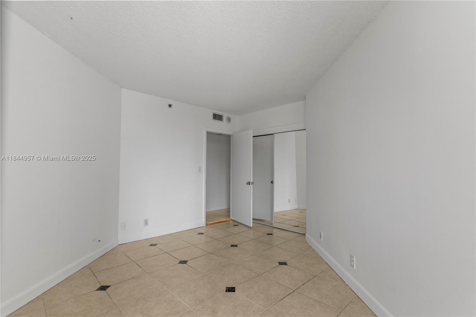 THE LANDMARK CONDO - Residential