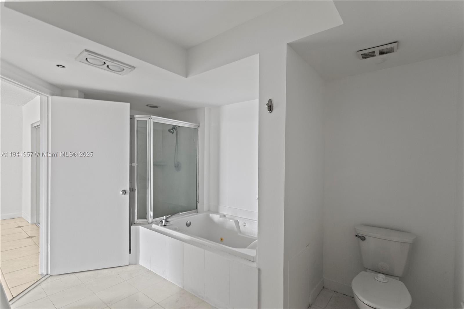 THE LANDMARK CONDO - Residential