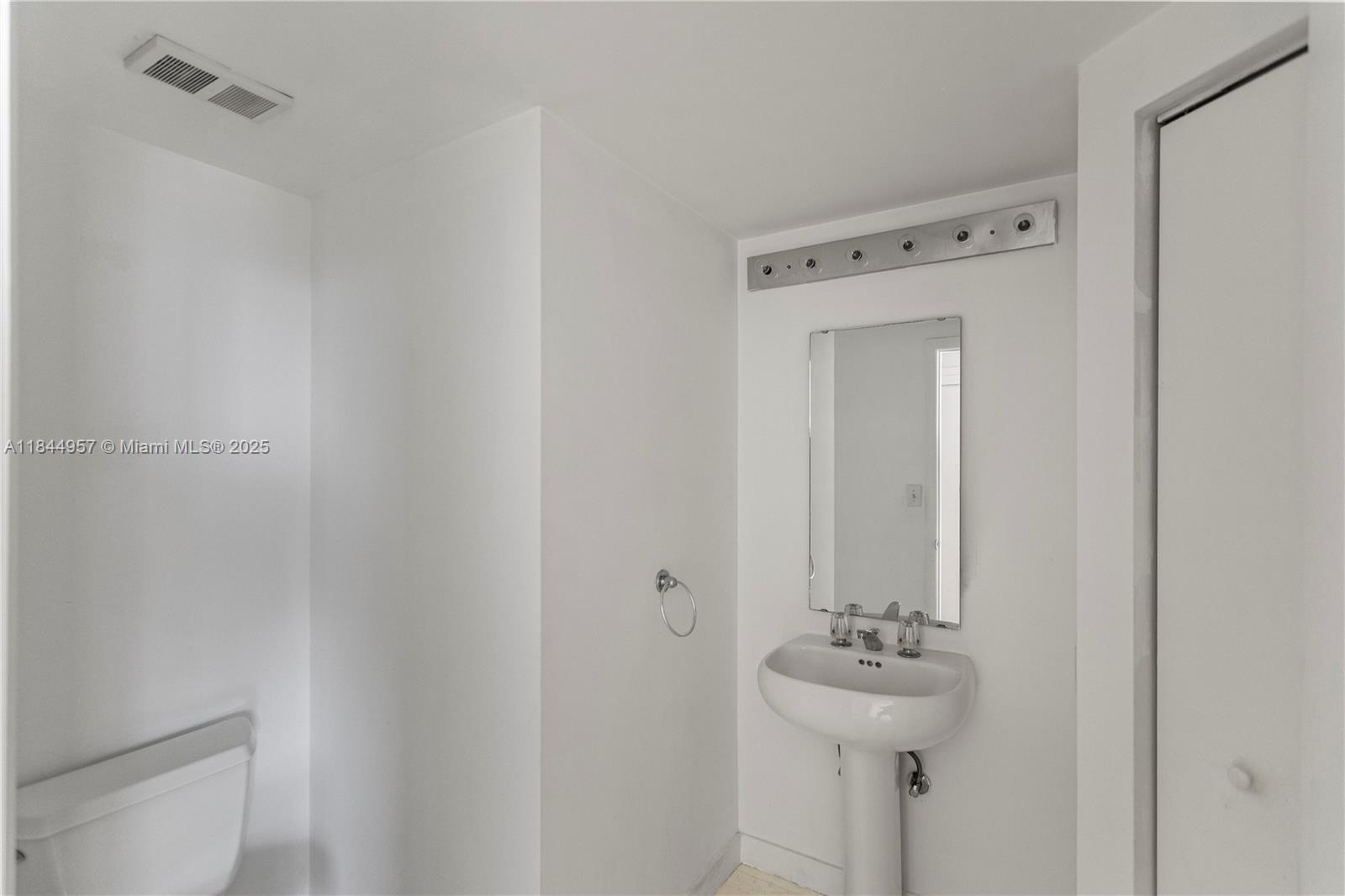 THE LANDMARK CONDO - Residential