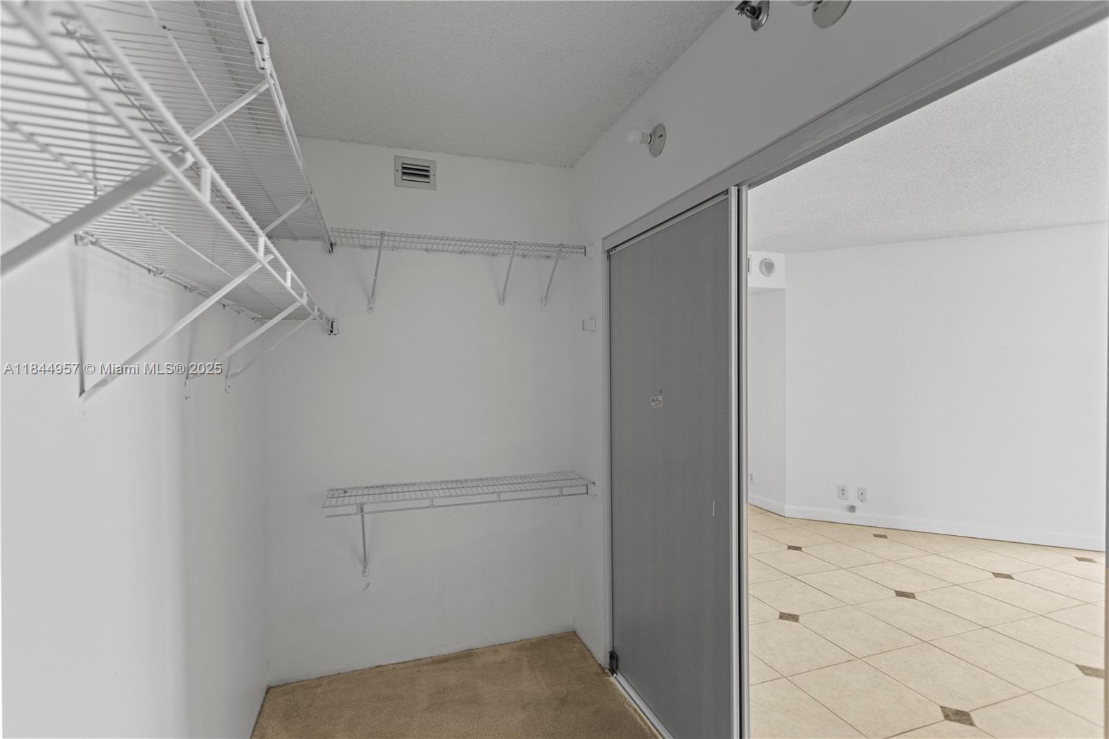 THE LANDMARK CONDO - Residential