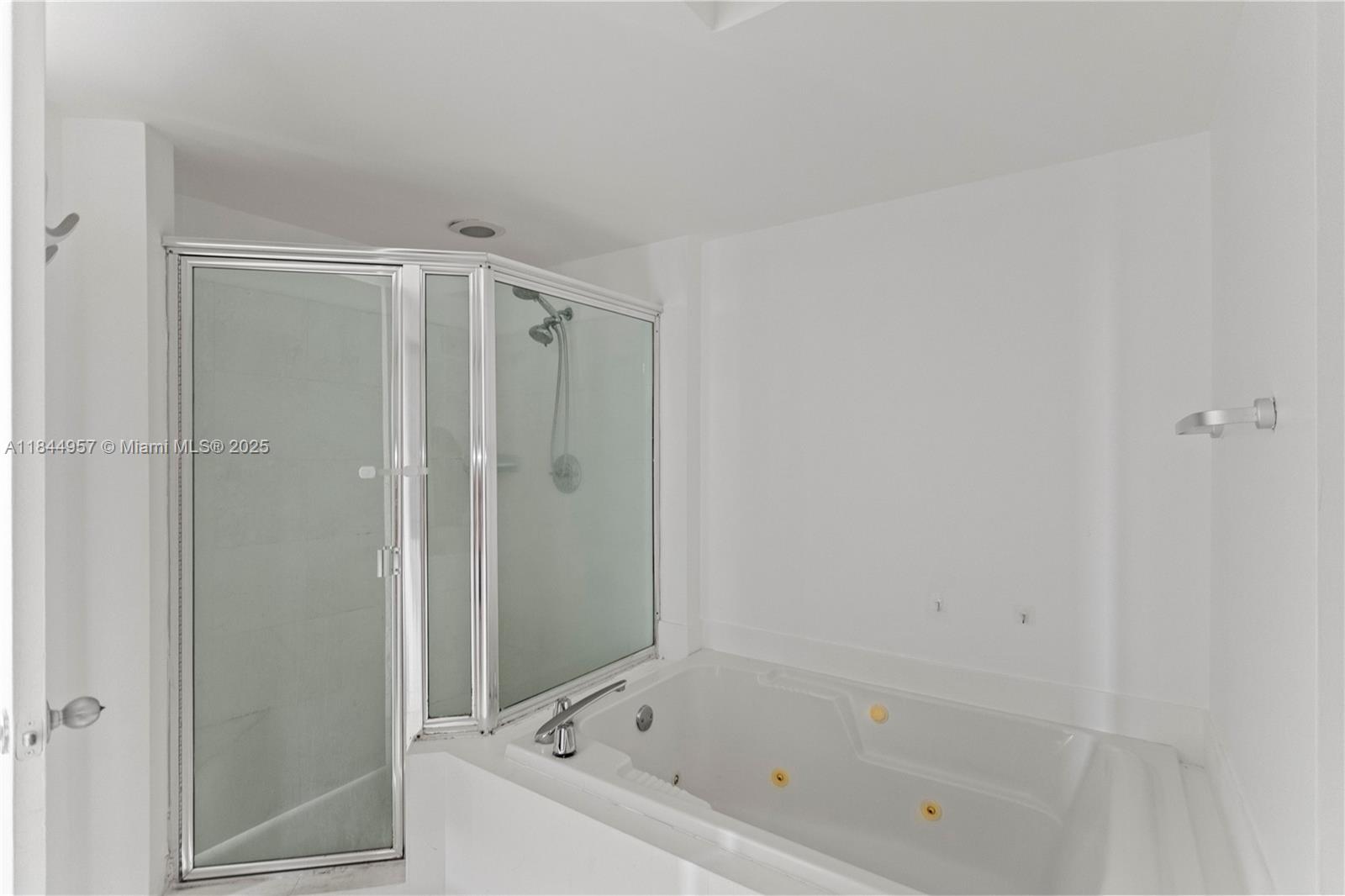 THE LANDMARK CONDO - Residential