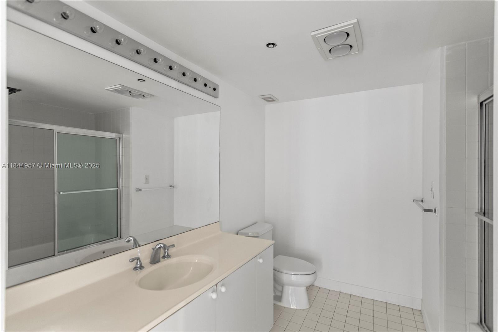 THE LANDMARK CONDO - Residential