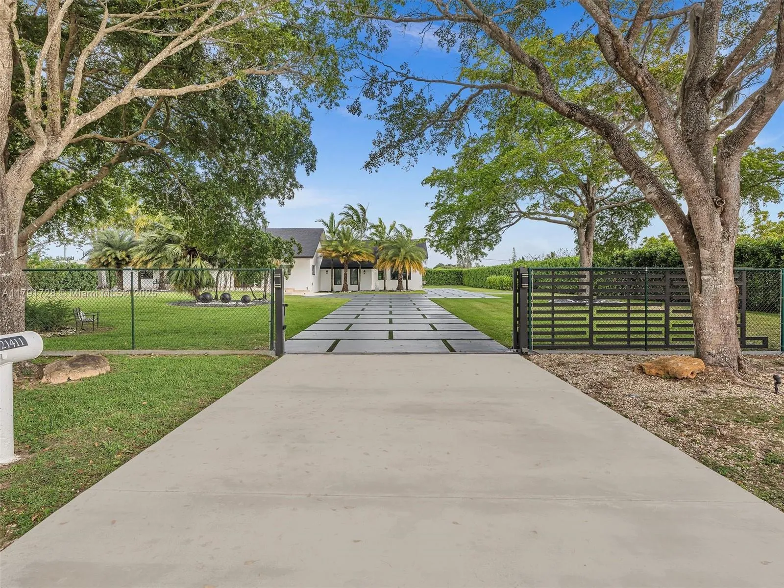 Homestead, Florida 33031, United States, 5 Bedrooms Bedrooms, ,4 BathroomsBathrooms,Residential,Active,119013