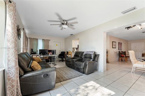 Single Family Residence in Tamarac FL 7609 72nd Ave Ave 15.jpg