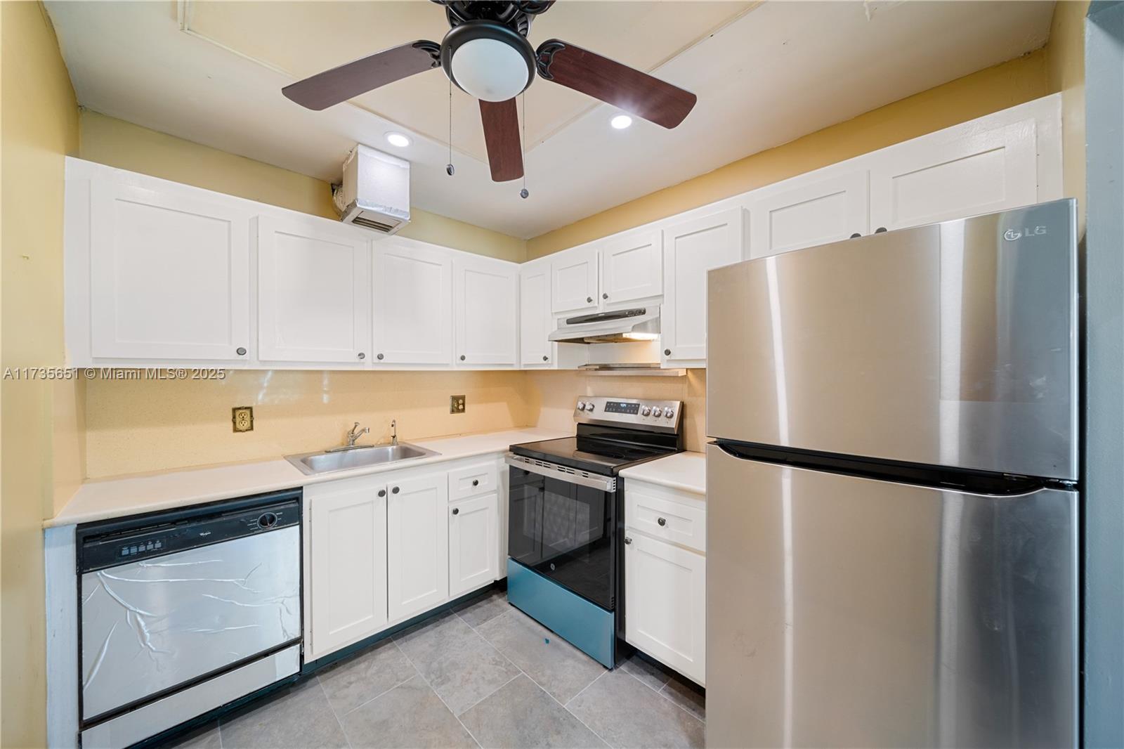 Property for Sale at 13455 Sw 3rd St 302S, Pembroke Pines, Miami-Dade County, Florida - Bedrooms: 2 
Bathrooms: 2  - $169,891