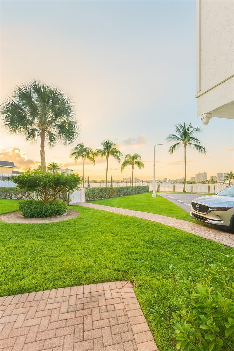 CARLTON BAY CONDO - Residential