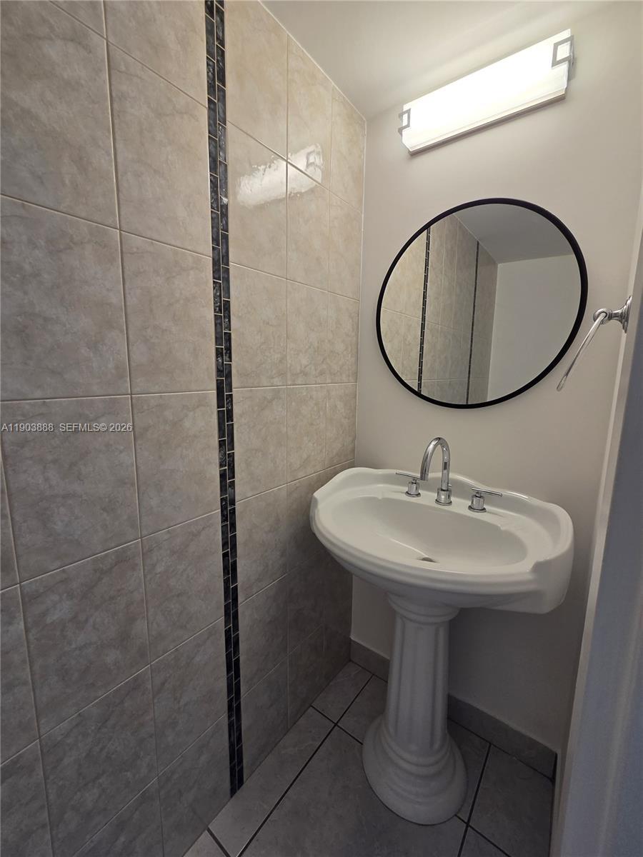 CARLTON BAY CONDO - Residential