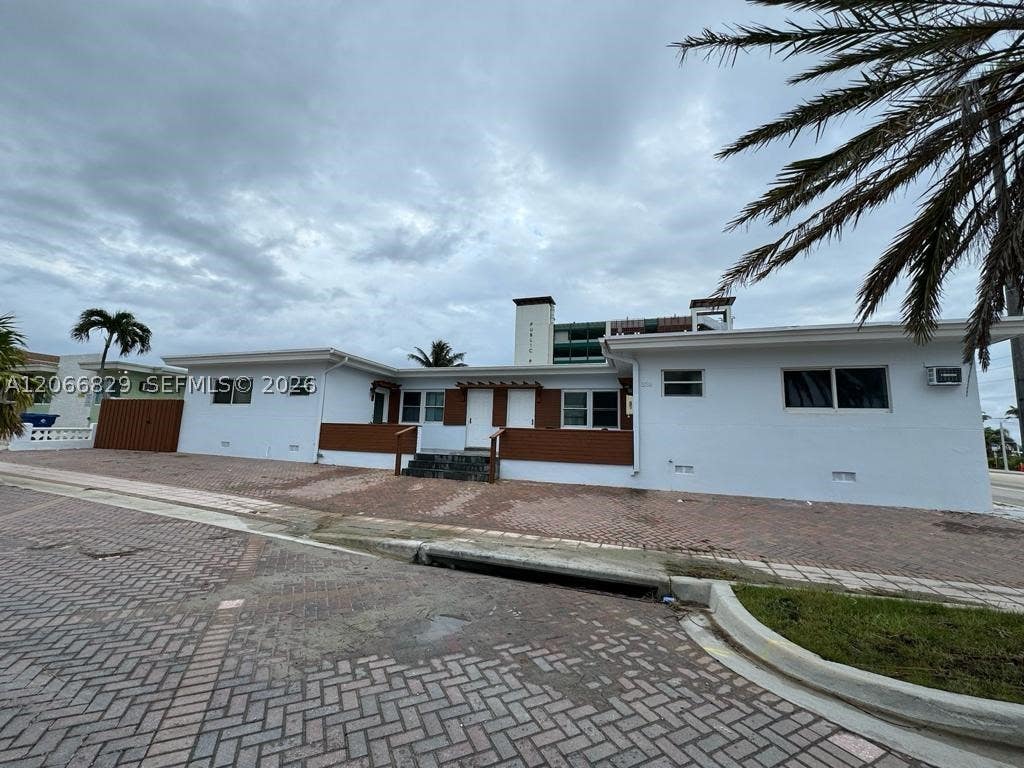 Photo of 338 Roosevelt St #1002, Hollywood, FL 33019 (MLS # A12066829)