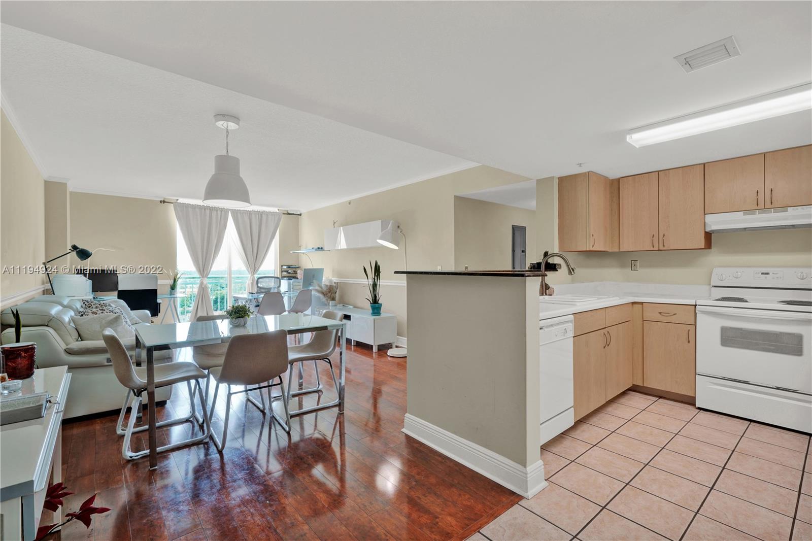 THE ASTON CONDO - Residential