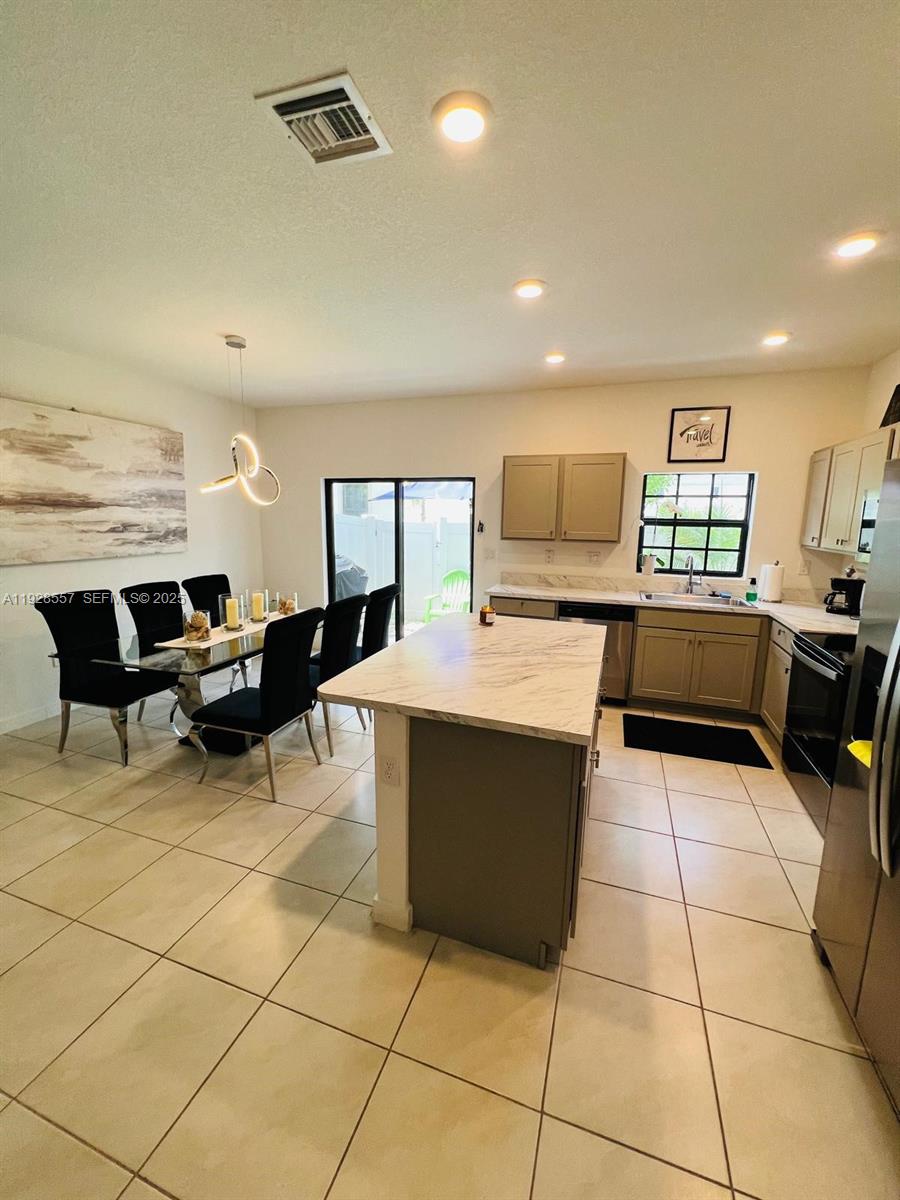 REGAL PALM SUBDIVISION - Residential Lease