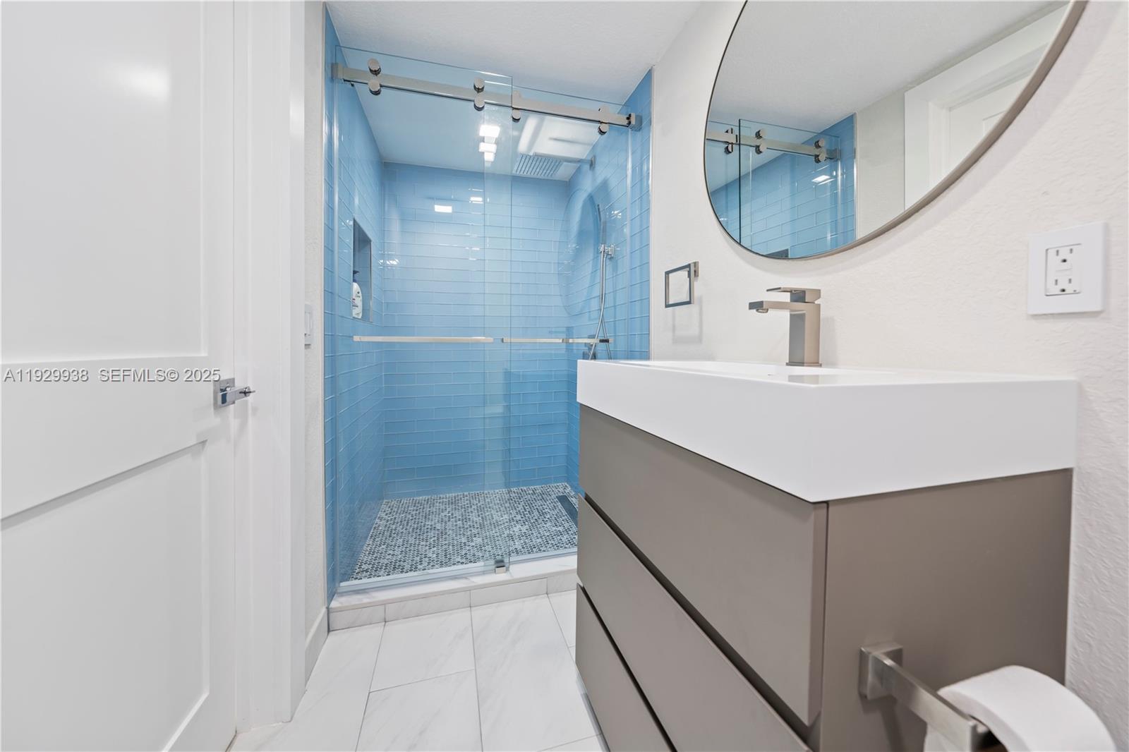 MIAMI LAKES-LAKE GLENN EL - Residential