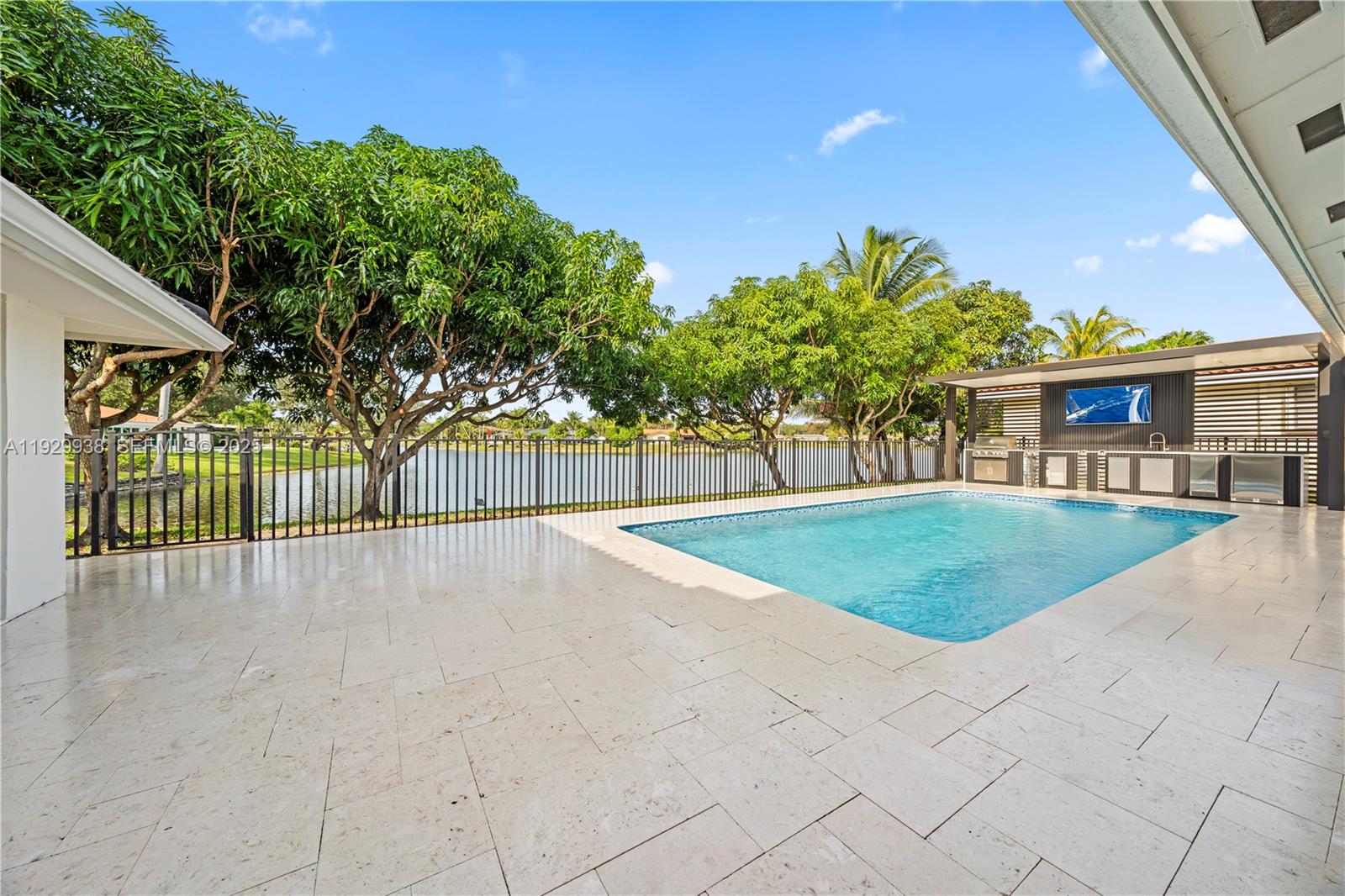 MIAMI LAKES-LAKE GLENN EL - Residential