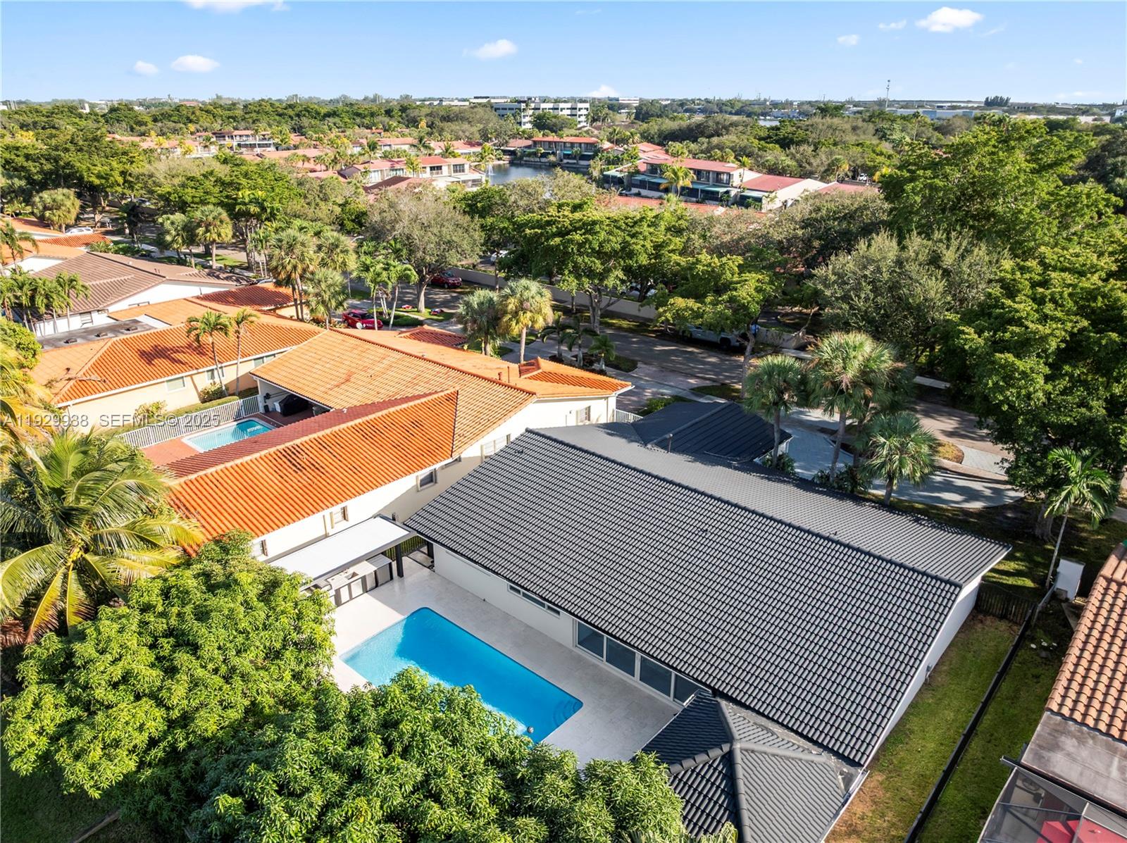 MIAMI LAKES-LAKE GLENN EL - Residential