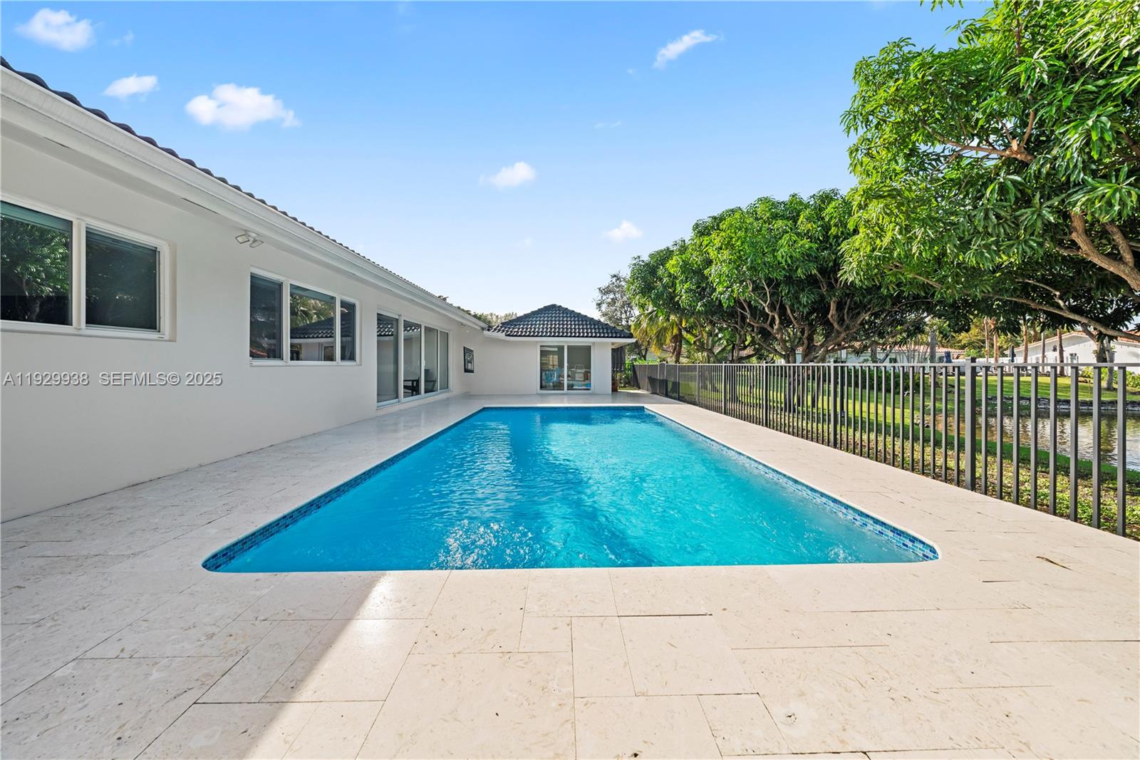 MIAMI LAKES-LAKE GLENN EL - Residential