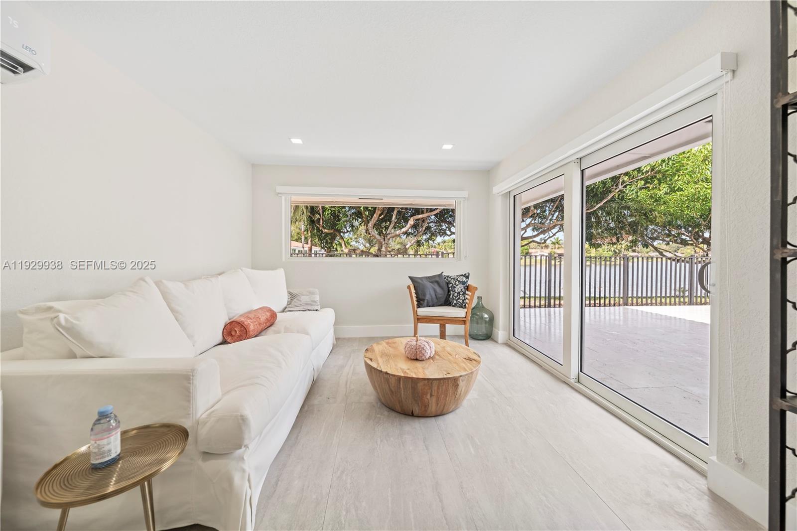 MIAMI LAKES-LAKE GLENN EL - Residential