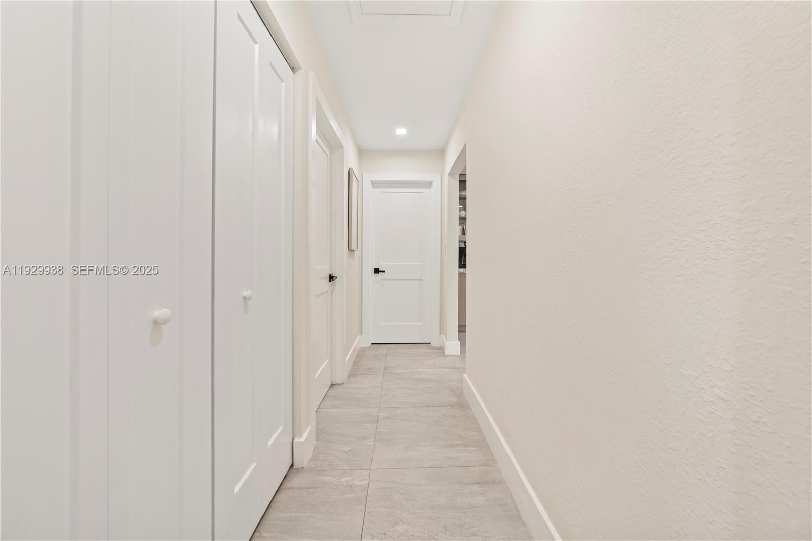 MIAMI LAKES-LAKE GLENN EL - Residential