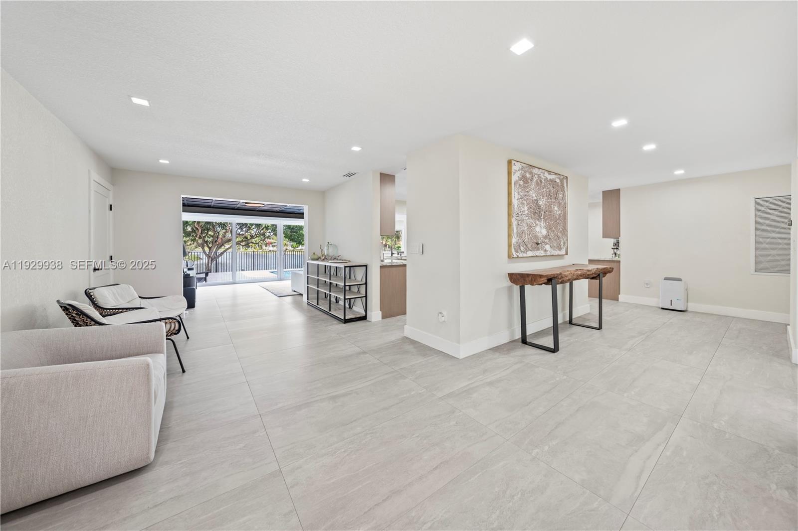 MIAMI LAKES-LAKE GLENN EL - Residential