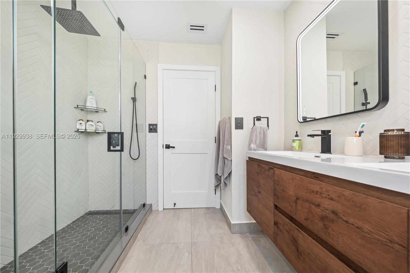 MIAMI LAKES-LAKE GLENN EL - Residential