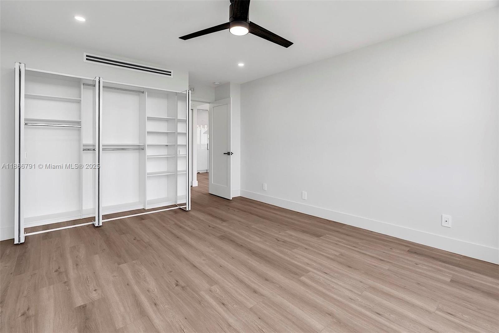 THE PALM BAY YACHT CLUB C - Residential Lease