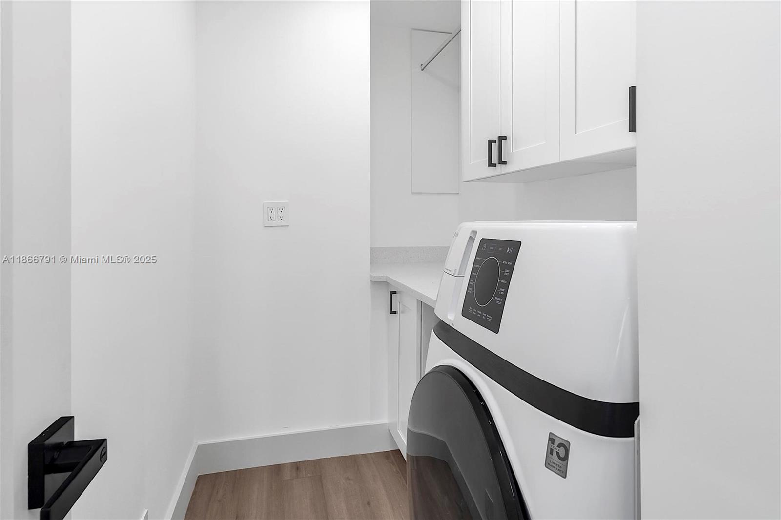 THE PALM BAY YACHT CLUB C - Residential Lease