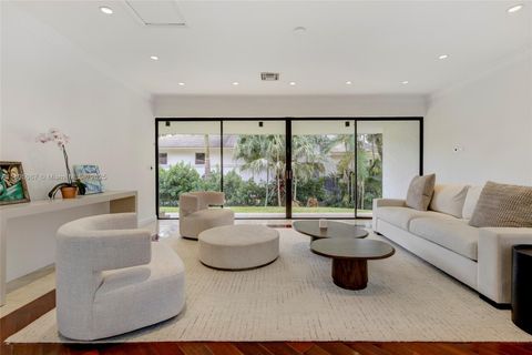 8118 Los Pinos Blvd Coral Gables FL 33143