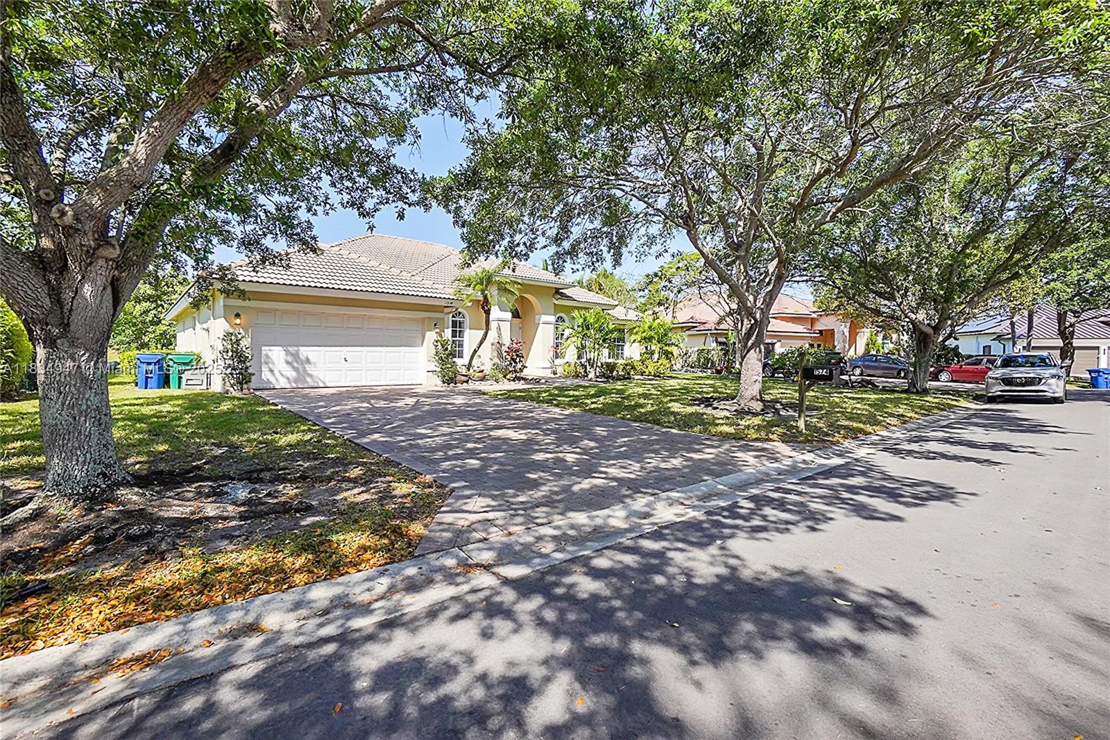 The MapeWood community is situated in the heart of downtown Coral Springs. This fully renovated four-bedroom, three-bathroom house features an exclusive private pool and an exceptional canal view. The spacious lot is adorned with fruit trees and offers ample natural beauty. Additionally, the property has a new dishwasher and ample storage space.
The landlord is responsible for maintaining the pool and lawn. The property is conveniently located within walking distance of neighborhood schools, hospitals, restaurants, and the Sawgrass Highway.
To secure this opportunity, applicants must provide a credit history, employment verification, and references.