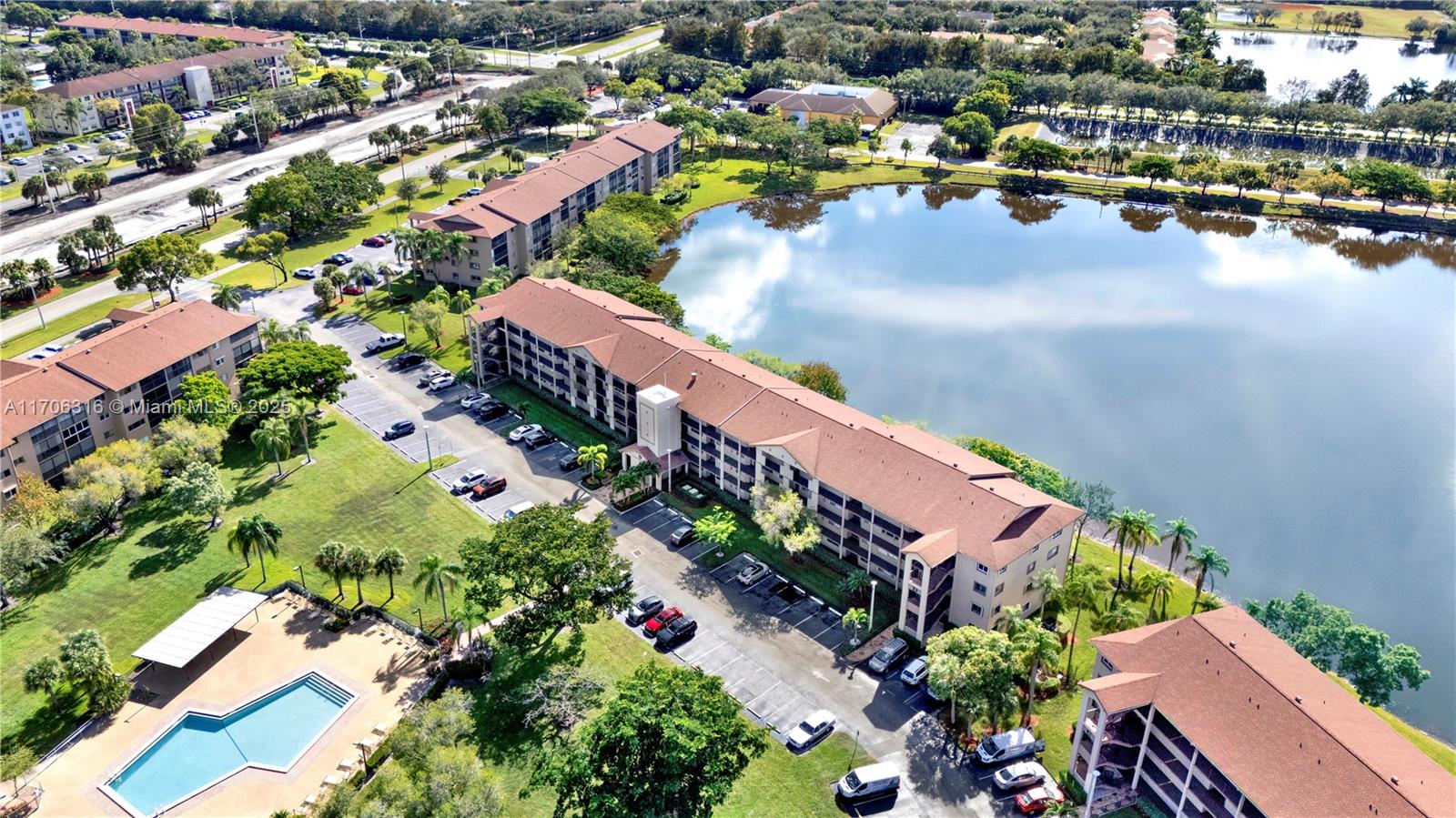 SUFFOLK AT CENTURY VILLAG - Residential