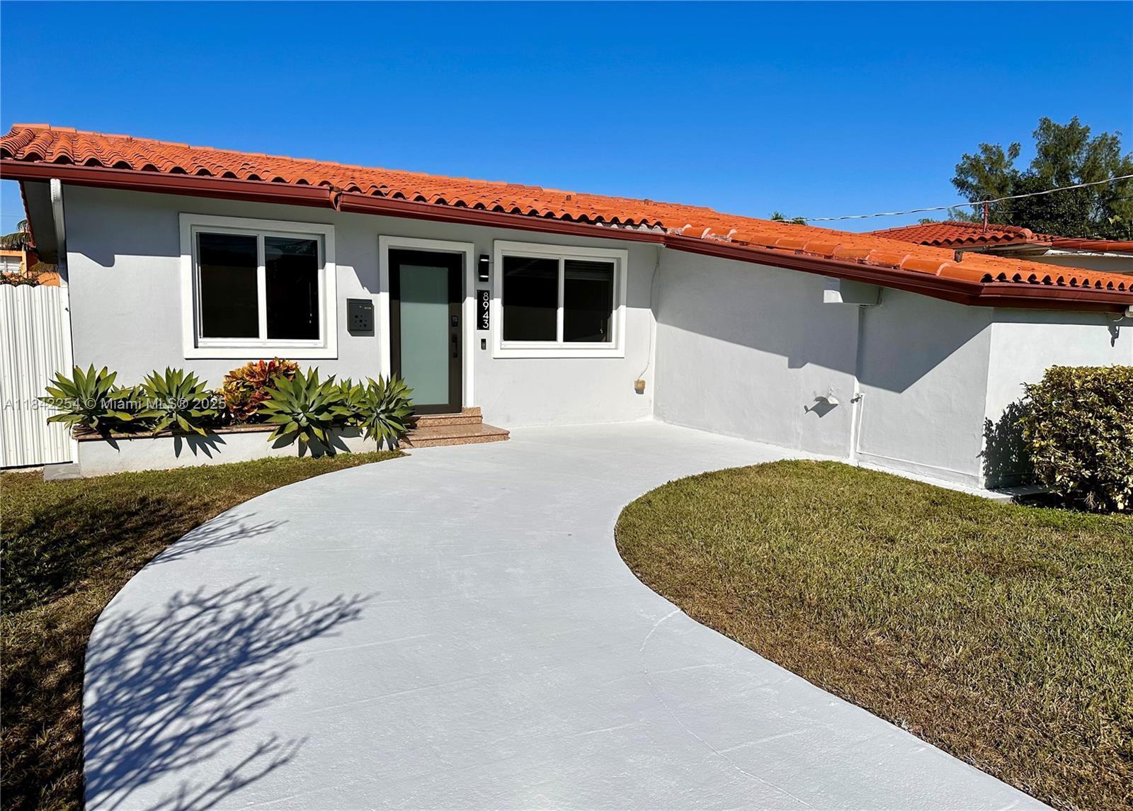 8943 SW 25th St