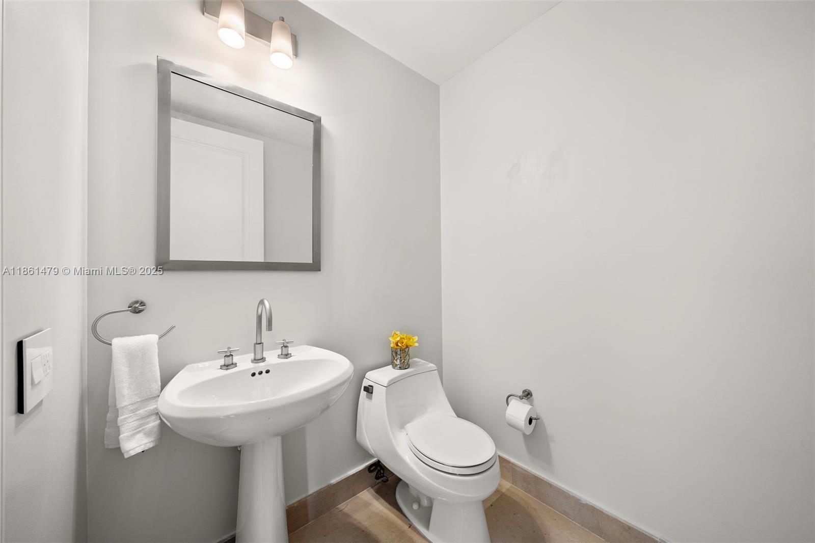 FOUR SEASONS RESIDENCES - Residential