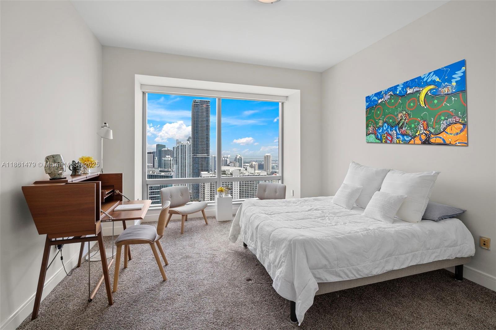 FOUR SEASONS RESIDENCES - Residential