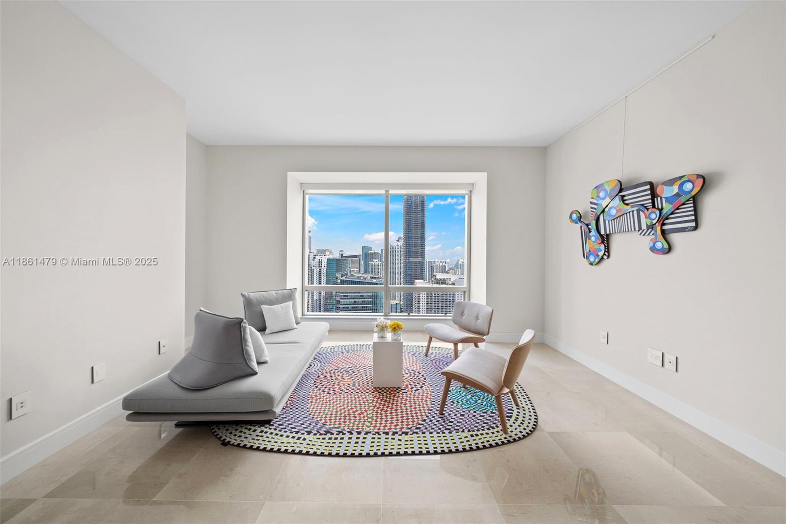 FOUR SEASONS RESIDENCES - Residential