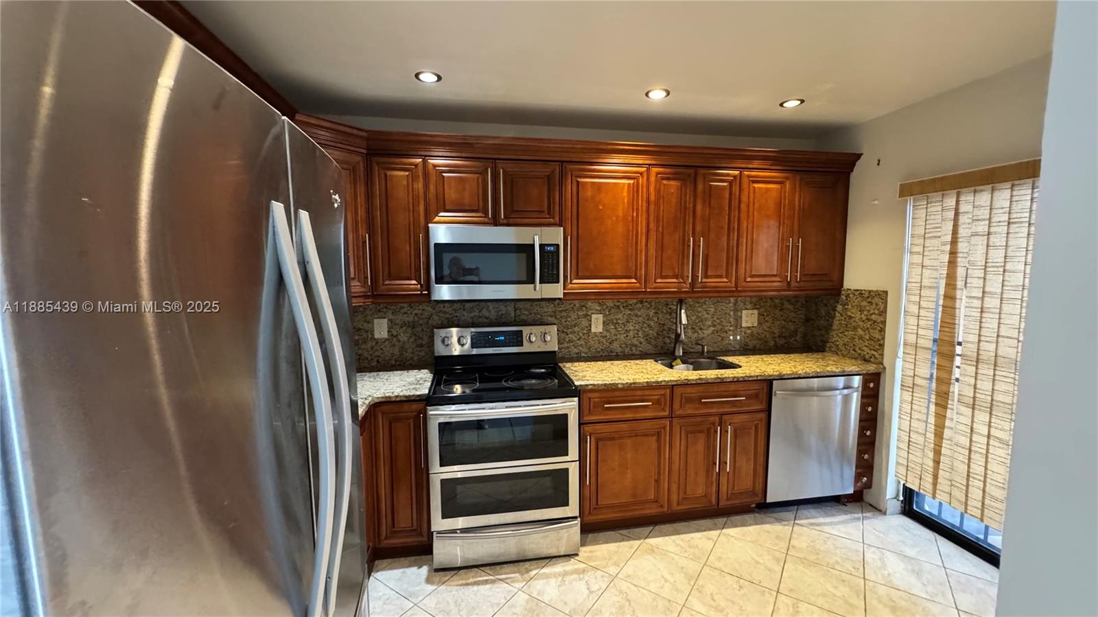 LAGO GRANDE CONDO SIX-B - Residential