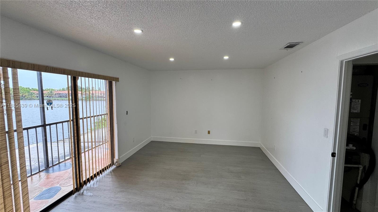 LAGO GRANDE CONDO SIX-B - Residential