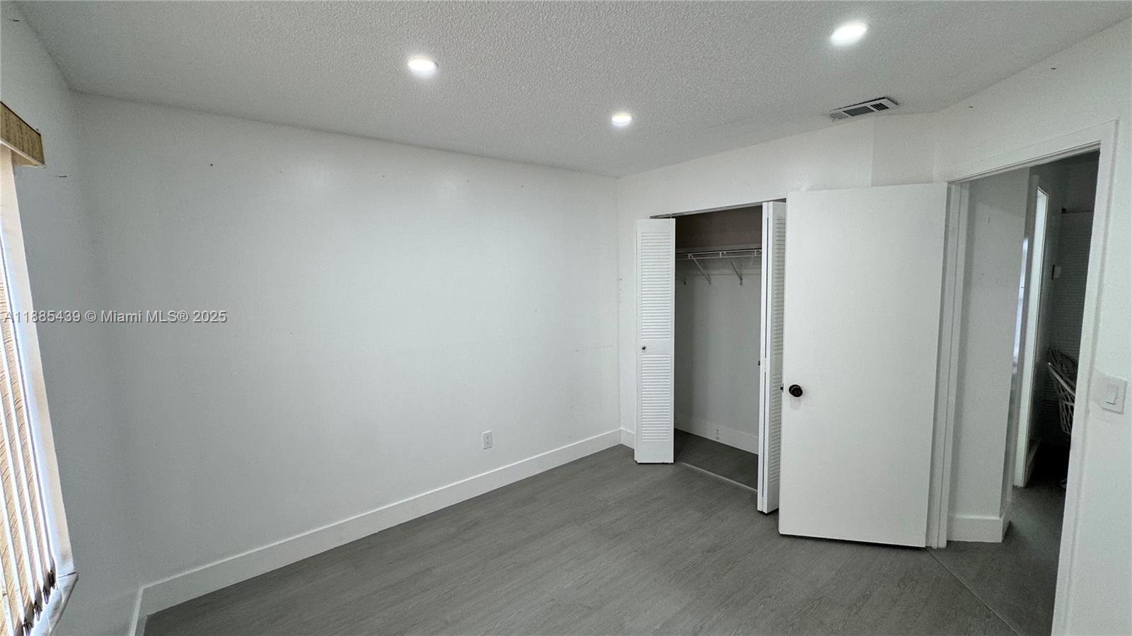 LAGO GRANDE CONDO SIX-B - Residential