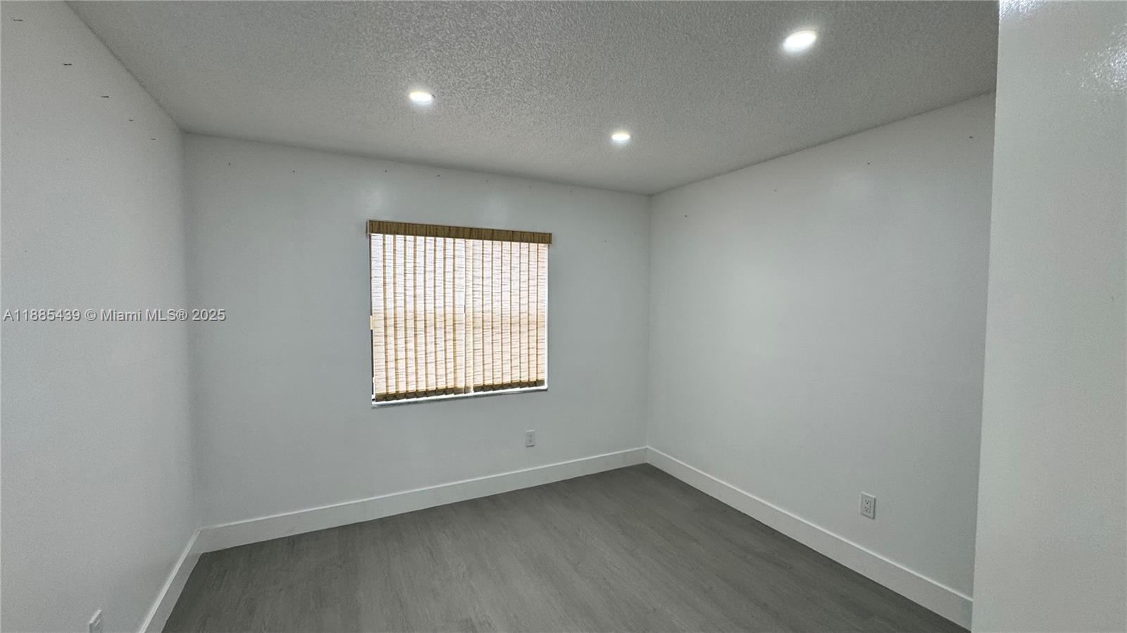 LAGO GRANDE CONDO SIX-B - Residential