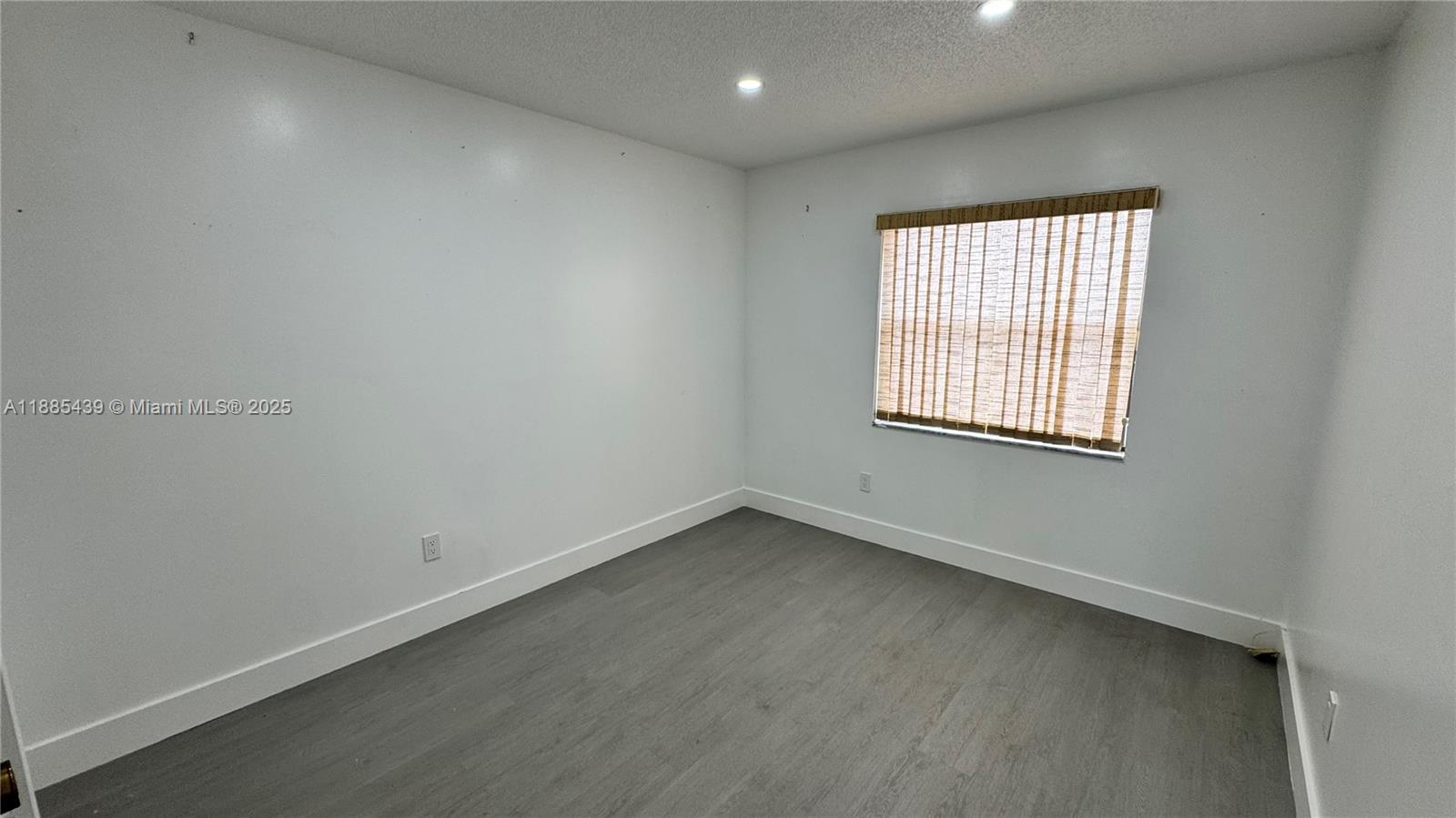 LAGO GRANDE CONDO SIX-B - Residential