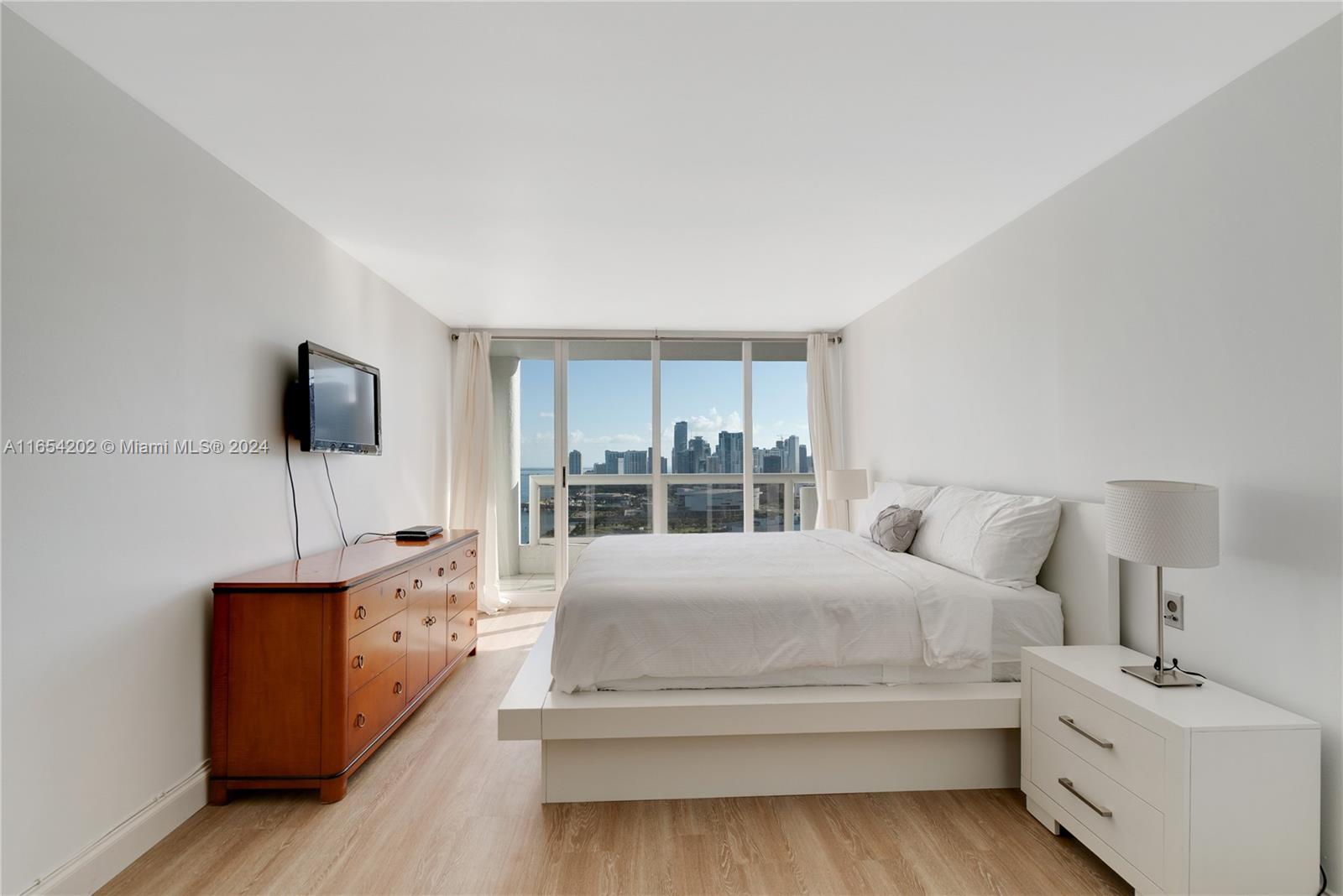 THE GRAND CONDO - Residential Lease