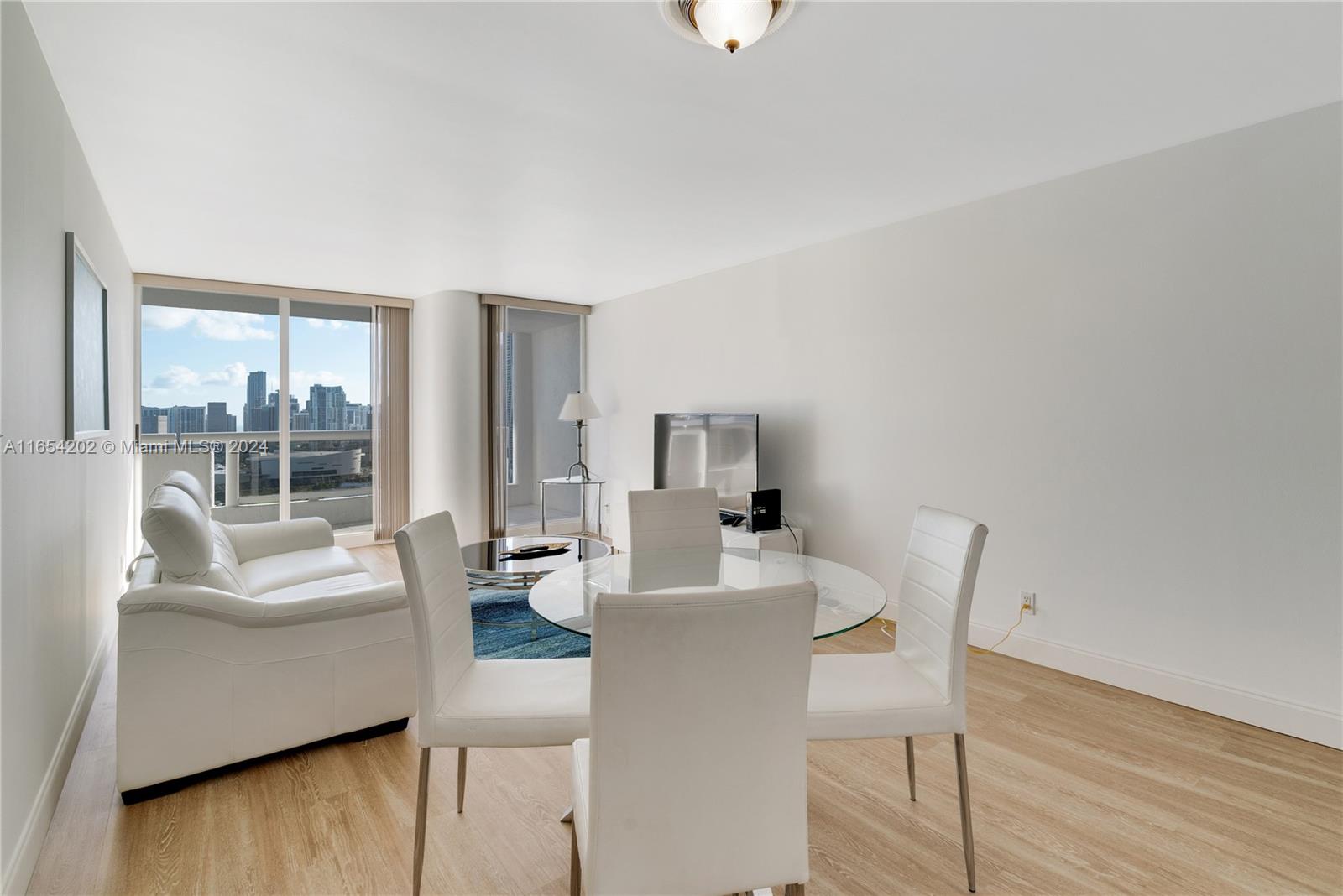 THE GRAND CONDO - Residential Lease
