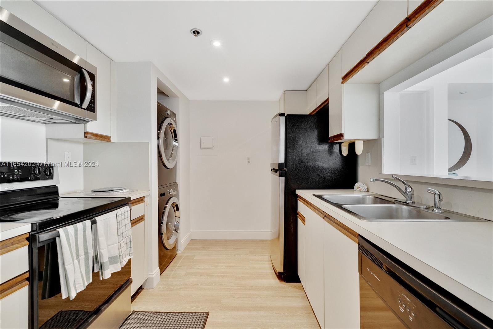 THE GRAND CONDO - Residential Lease