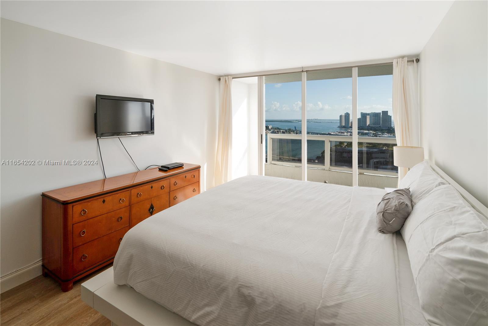 THE GRAND CONDO - Residential Lease