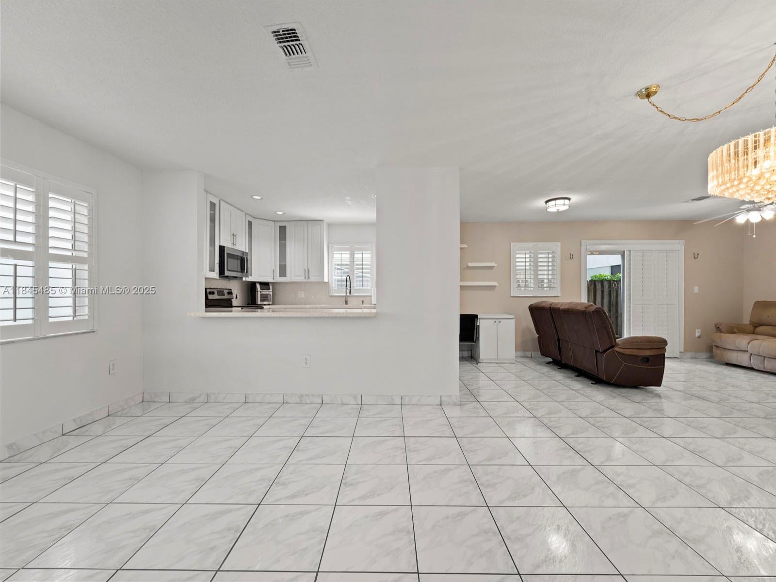 CORAL LAKES - Residential