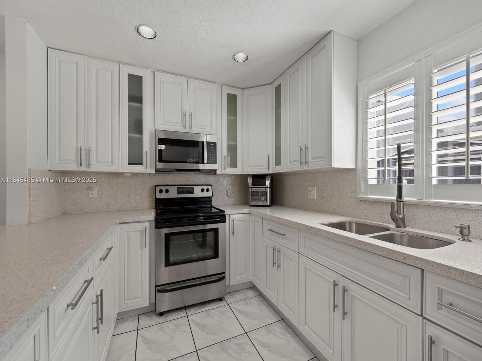 CORAL LAKES - Residential