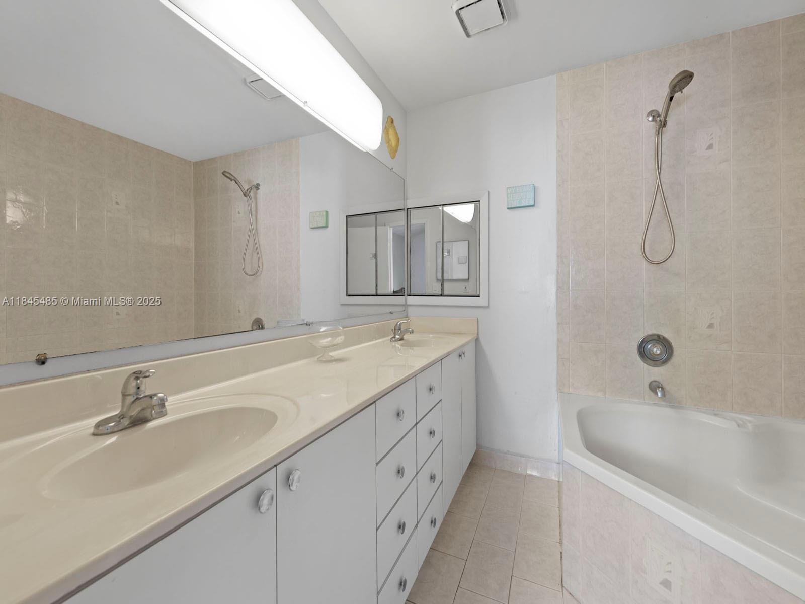 CORAL LAKES - Residential