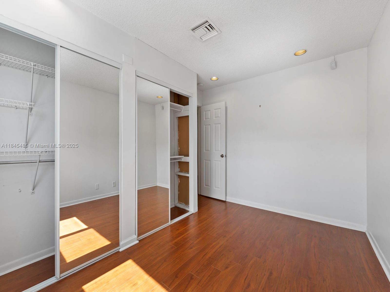 CORAL LAKES - Residential