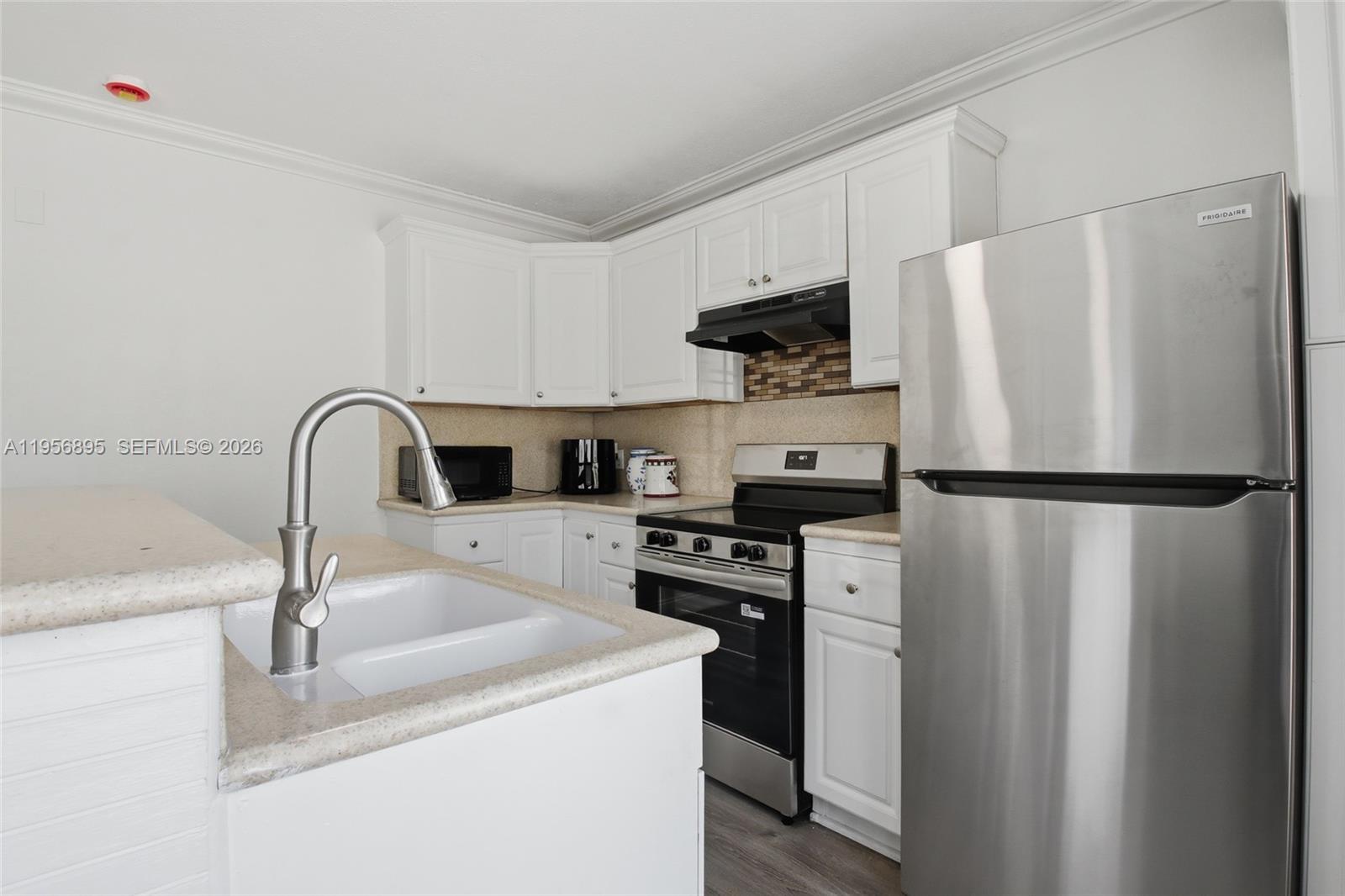 GRAPELAND HEIGHTS - Residential Lease