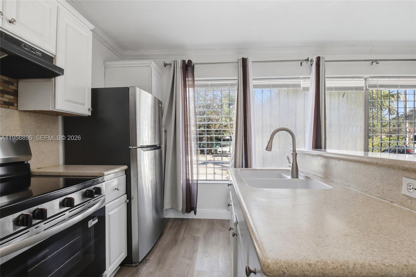 GRAPELAND HEIGHTS - Residential Lease