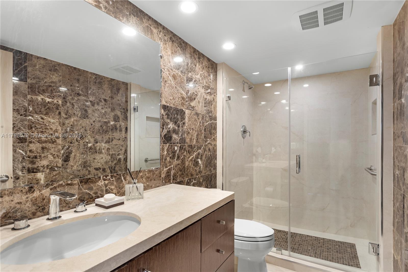 TURNBERRY ISLE SOUTH COND - Residential