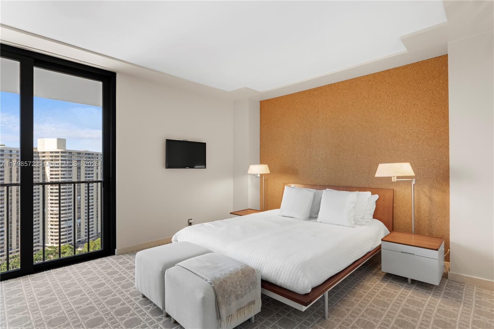 TURNBERRY ISLE SOUTH COND - Residential