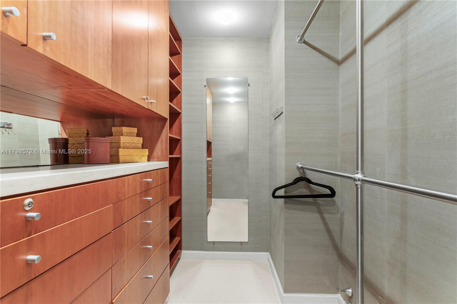 TURNBERRY ISLE SOUTH COND - Residential